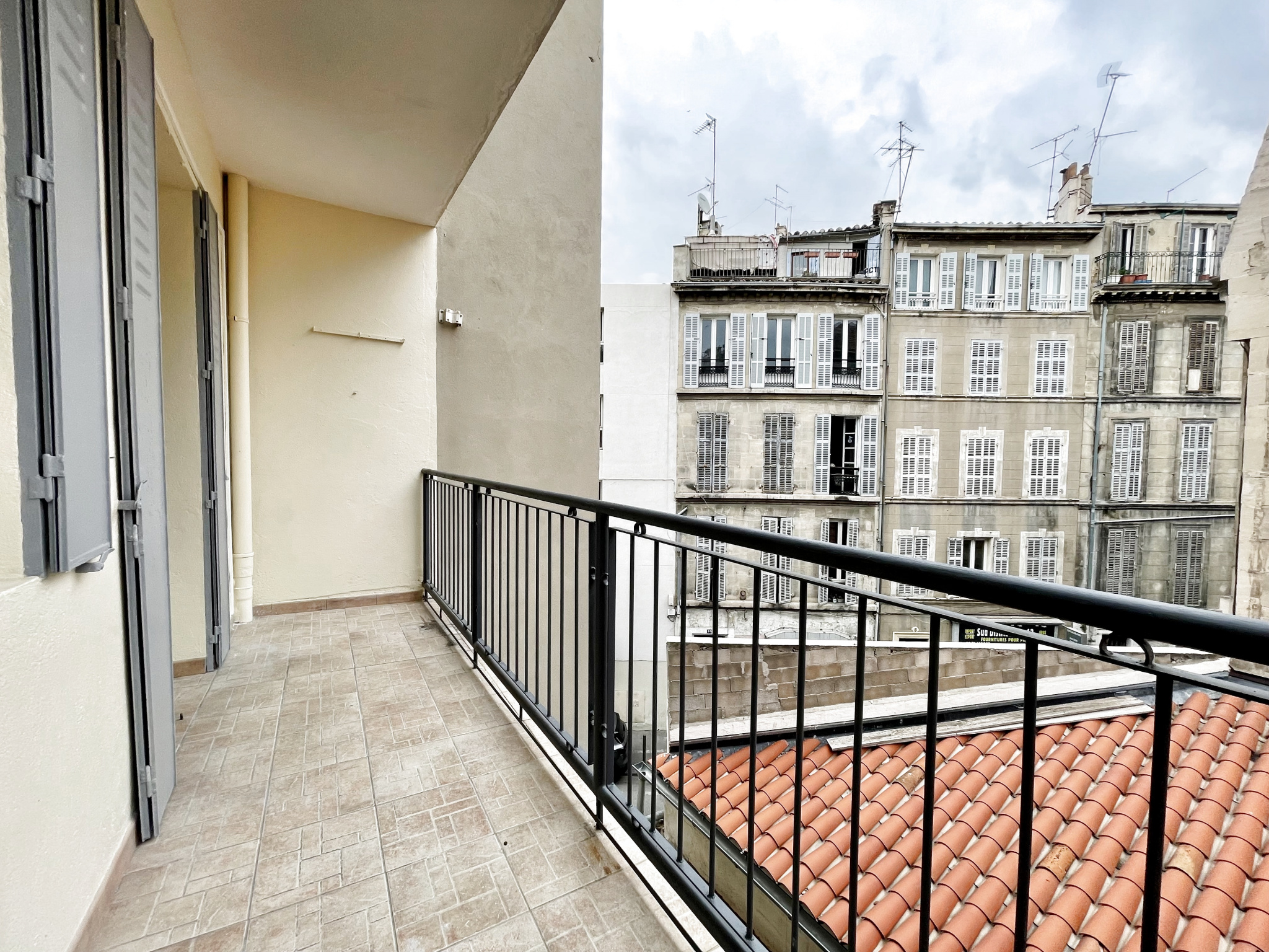 Appartement T3 à louer à Marseille 13001 Balcon